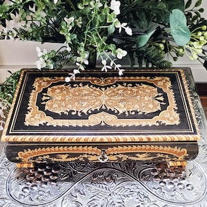 Vintage, Italian Inlaid wood Marquetry,Rouge Music Box
