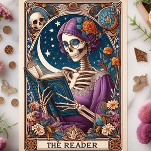 Die Leser-Tarotkarte PNG, Leseskelett-Sublimationsdesign, Buchliebhaber Booktrovert Schädel-Tarot-T-Shirt Becher PNG-Datei, digitaler Download
