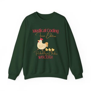 Grappig T-shirt voor medisch personeel | Sweatshirt voor medisch codeerders | Humor over medische codering | Cadeau voor medisch codeerders | ICD-10 Gepikt door een kip afbeelding 6