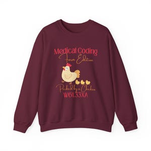 Grappig T-shirt voor medisch personeel | Sweatshirt voor medisch codeerders | Humor over medische codering | Cadeau voor medisch codeerders | ICD-10 Gepikt door een kip afbeelding 5