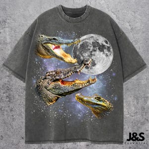 Three Alligator Retro Graphic T-shirts, Vintage Gator Moon Tshirt, Alligator Shirt, Funny Tee, Oversized Crocodile Shirt, Gator Tee, Vintage
