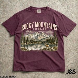 Vintage Rocky Mountains Colorado Shirt, Retro 90er Jahre Outdoor Erbe Grafik-T-Shirt, künstlerisches Elk-Natur-Top, Comfort Colors® Wandergeschenk Berry
