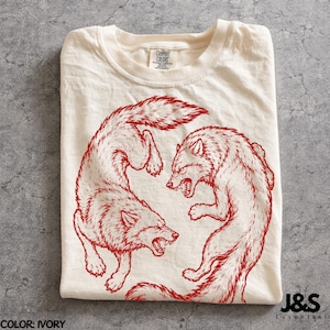 Vintage Wolf Shirt, Japanese Wolf Tee, Red Wolf Graphic Tee, Retro Tattoo Style Shirt, Minimalist Streetwear Tshirt Ivory