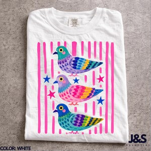 Camiseta de paloma colorida, camiseta con estampado de pájaro adorable, camiseta estilo cottagecore original, regalo divertido para amantes de las palomas, camiseta colorida con arte animal para mujer White