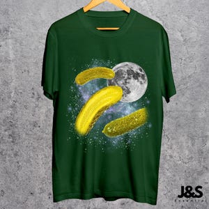 Tre pickles månar-tröja, rolig matälskare-t-shirt, galax-snacks-tröja, himmelsk gurktopp, rymdpickle-gåva, kosmisk grönsakskonst Forest Green