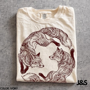 Vintage Fox Shirt, Japanese Fox Tee, Red Fox Graphic Tee, Retro Tattoo Style Shirt, Woodland Animal Tshirt Ivory