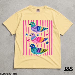 Camiseta de paloma colorida, camiseta con estampado de pájaro adorable, camiseta estilo cottagecore original, regalo divertido para amantes de las palomas, camiseta colorida con arte animal para mujer Butter