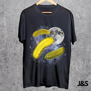 Tre pickles månar-tröja, rolig matälskare-t-shirt, galax-snacks-tröja, himmelsk gurktopp, rymdpickle-gåva, kosmisk grönsakskonst Black