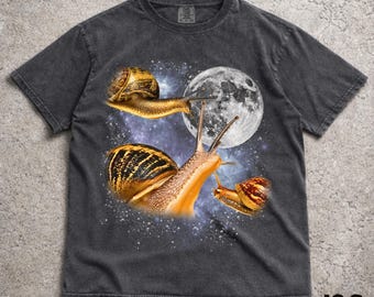 Three Snails Retro Moon T-Shirt, Funny Snail Lover Gift Tee, Cottagecore Galaxy Graphic Shirt, Cute Vintage Animal T-Shirt, Comfort Colors