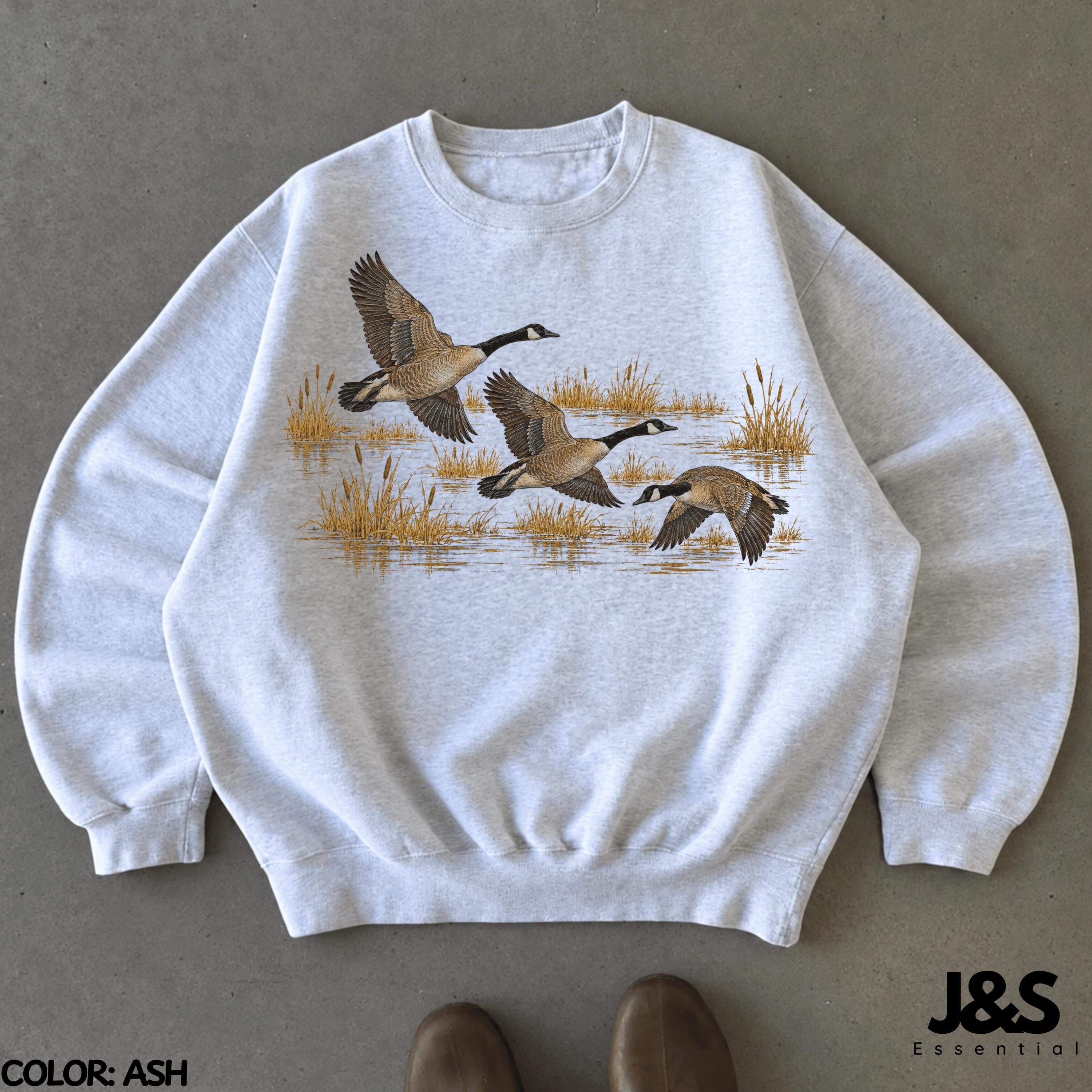 Canada Goose, Retro Canada Goose Sweatshirt, 90s Vintage Wildlife Geese Pullover, Boho Unisex Cabincore Crewneck, Cozy Rustic Cabin Nature Sweater
