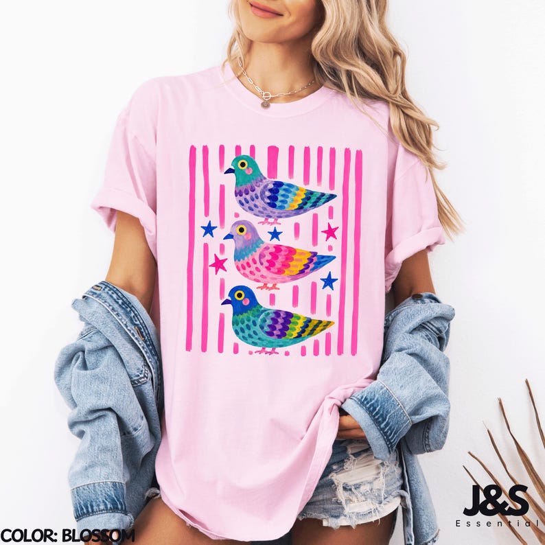 Camiseta de paloma colorida, camiseta con estampado de pájaro adorable, camiseta estilo cottagecore original, regalo divertido para amantes de las palomas, camiseta colorida con arte animal para mujer Blossom