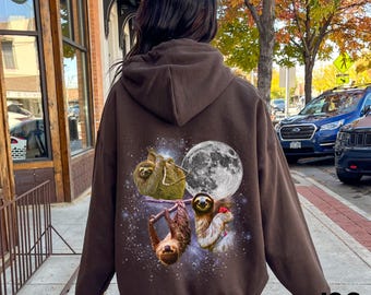 Felpa con cappuccio con tre bradipi e luna, divertente felpa con bradipo, felpa con cappuccio con grafica di bradipo appeso, grazioso pullover con animali, regalo per gli amanti dei bradipi pigri