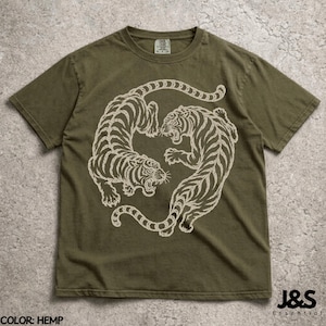 ヴィンテージタイガーシャツ、日本のタイガーTシャツ、赤いタイガーグラフィックTシャツ、レトロタトゥースタイルシャツ、ミニマリストストリートウェアTシャツ Hemp