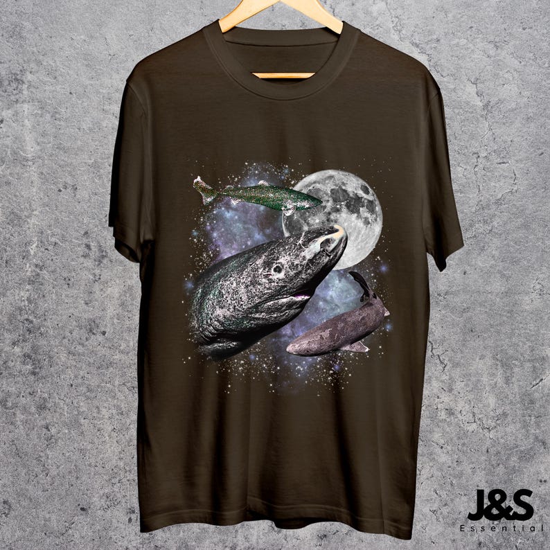 グリーンランドシャークのグラフィックTシャツ、深海生物ムーンTシャツ、ユニークなサメ好きへのギフト、レトロな海洋野生生物シャツ、海洋生物Tシャツ Dark Chocolate