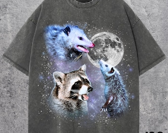 Drei Waschbär Mond T-Shirt, lustiges Tier Meme T-Shirt, Opossum schreiendes Design, himmlisches Viral Opossum Shirt, Dassie Geschenk, Waschbär Mama