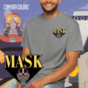 Camiseta vintage de los 80 con el logotipo de MASK, colores cómodos, camiseta gráfica retro, camiseta unisex teñida, camiseta nostálgica de los 80, serie clásica de televisión.