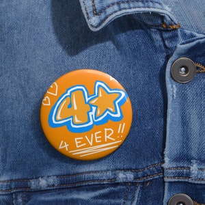 4 Town Button Fan made roter Panda Anstecker 90er Retro Vibes Boyband Button 4 Town Merch Halloween Kostüm Pin Nostalgie Button 4 Town Button