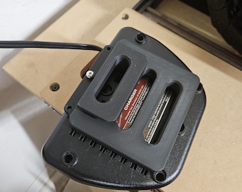 Adattatore di montaggio per caricabatteria Milwaukee M12 su supporto a parete Milwaukee Packout