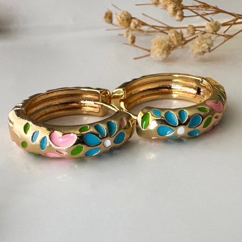 Chunky Earrings
Enamel Hoop Earrings
chunky hoops
Floral Hoop Earrings
Enamel Hoops
Cloisonné Hoop Earring
gold hoop earrings
flower hoop earrings
wire flowerearring
small hoop earrings