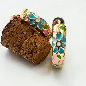 Floral Enamel Huggie Hoop Earring Cloisonné Hoop Earring Cute Hoop Huggie Earring Chunky Hoop Earring Multicolor Gold Flower Hoop Earring
