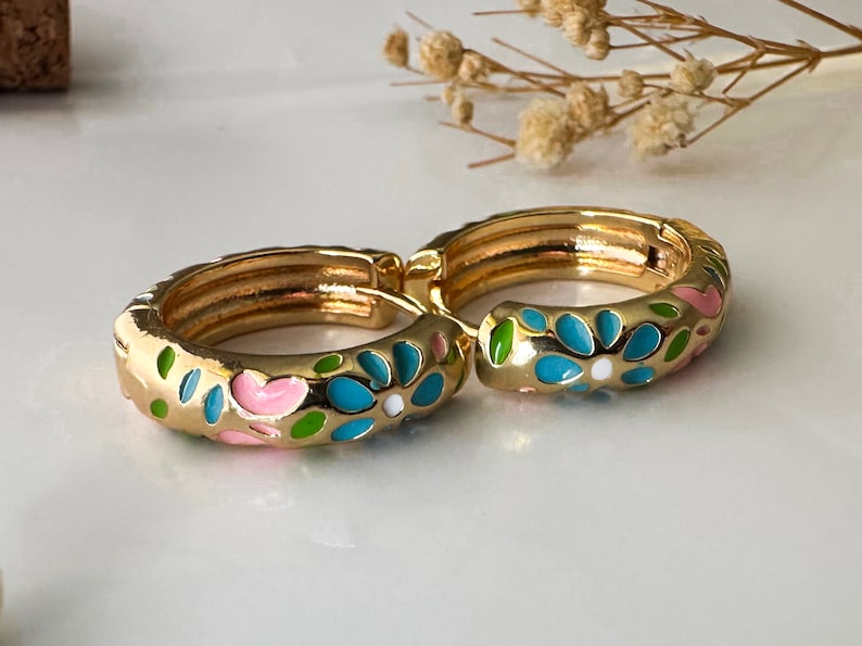 Chunky Earrings
Enamel Hoop Earrings
chunky hoops
Floral Hoop Earrings
Enamel Hoops
Cloisonné Hoop Earring
gold hoop earrings
flower hoop earrings
wire flowerearring
small hoop earrings