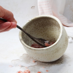 Salière artisanale en grès cérame l Collection Sandsong rustique l Salière en céramique d&#39;inspiration côtière