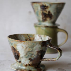 Dripper à café fait main en grès | Décoration de cuisine de ferme | Versant V60 rustique et moderne