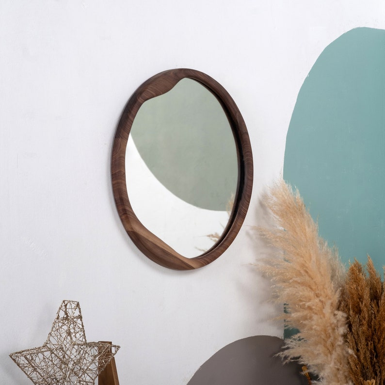 Nussbaum Wandspiegel , Runder Spiegel aus Holz , Ästhetischer Spiegel , Eingangsspiegel , Abstrakter Spiegel , Moderner Hauptspiegel , Einzigartiger Badezimmerspiegel Bild 9