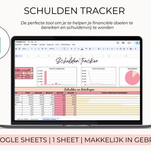 Op de afbeelding: Een laptopscherm met een Google Sheets-spreadsheet met de titel "Schulden Tracker". De spreadsheet is ontworpen om gebruikers te helpen hun schulden te volgen en betalingen te doen. De spreadsheet bevat een schuldoverzicht, een grafiek van de schuldenverdeling, een grafiek van het schuldsaldo en een tabel om betalingen te volgen. De tekst op het scherm luidt "De perfecte tool om je te helpen je financiële doelen te bereiken en schuldenvrij te worden." De tekst onderaan het scherm luidt "GOOGLE SHEETS | 1 SHEET | MAKKELIJK IN GEBRUIK".