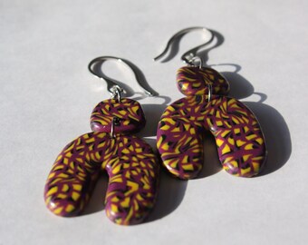 Boucles d'oreilles forme U abstrait violet