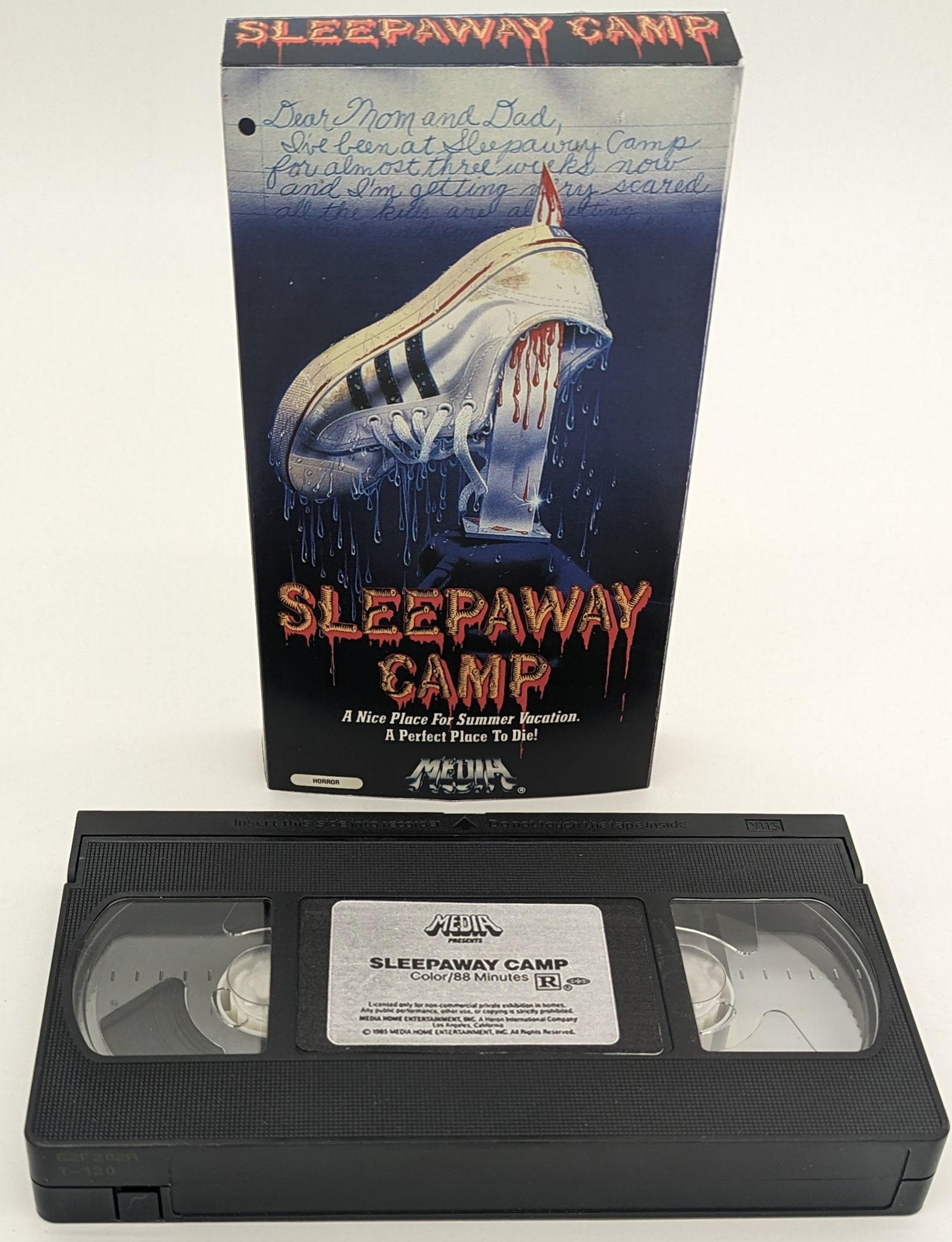 Campamento personalizado para dormir (1983) Reproducible en VCR VHS Pieza  de arte nostálgico, estuche y cinta con etiqueta, arte de reproducción -  Etsy México, image size:1579x2061