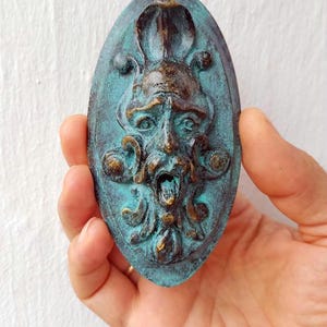 Piastrella decorativa con carattere foresta vittoriana con finitura in bronzo antico e ferro – Rilievo per spioncino o porta d'ingresso