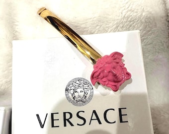 2000年代のヴェルサーチの3Dピンクメデューサゴールドヘアピン（本物）