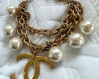 Authentic Vintage Chanel pearls gold chain bracelet 1990s