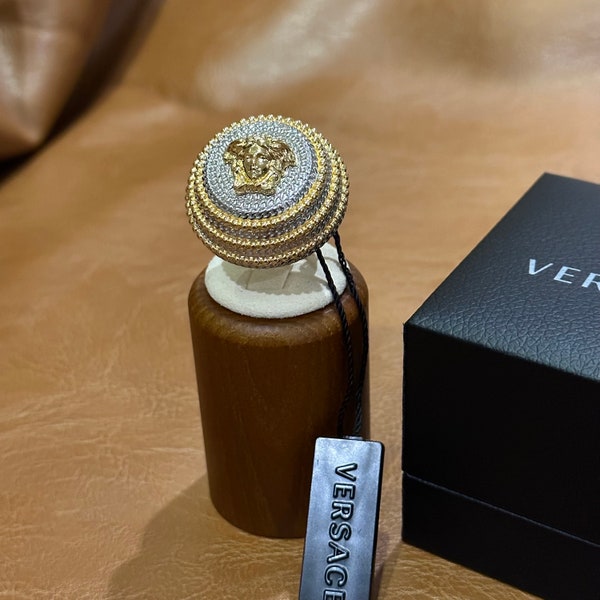 Authentic 2000s Versace 3d chunky Medusa gold ring