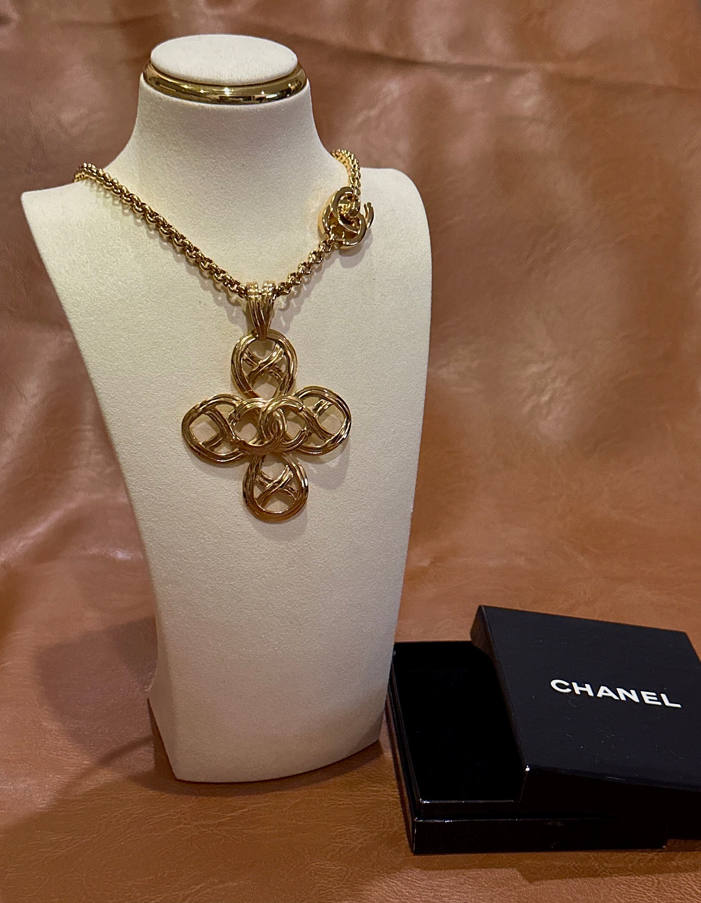 Authentic 1996 Vintage Chanel Big Pendant and Turn Lock 