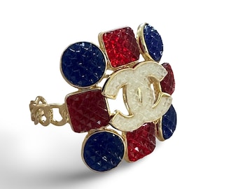 Auténtica pulsera grande y gruesa de Chanel con cadena dorada, de la década de 2000.