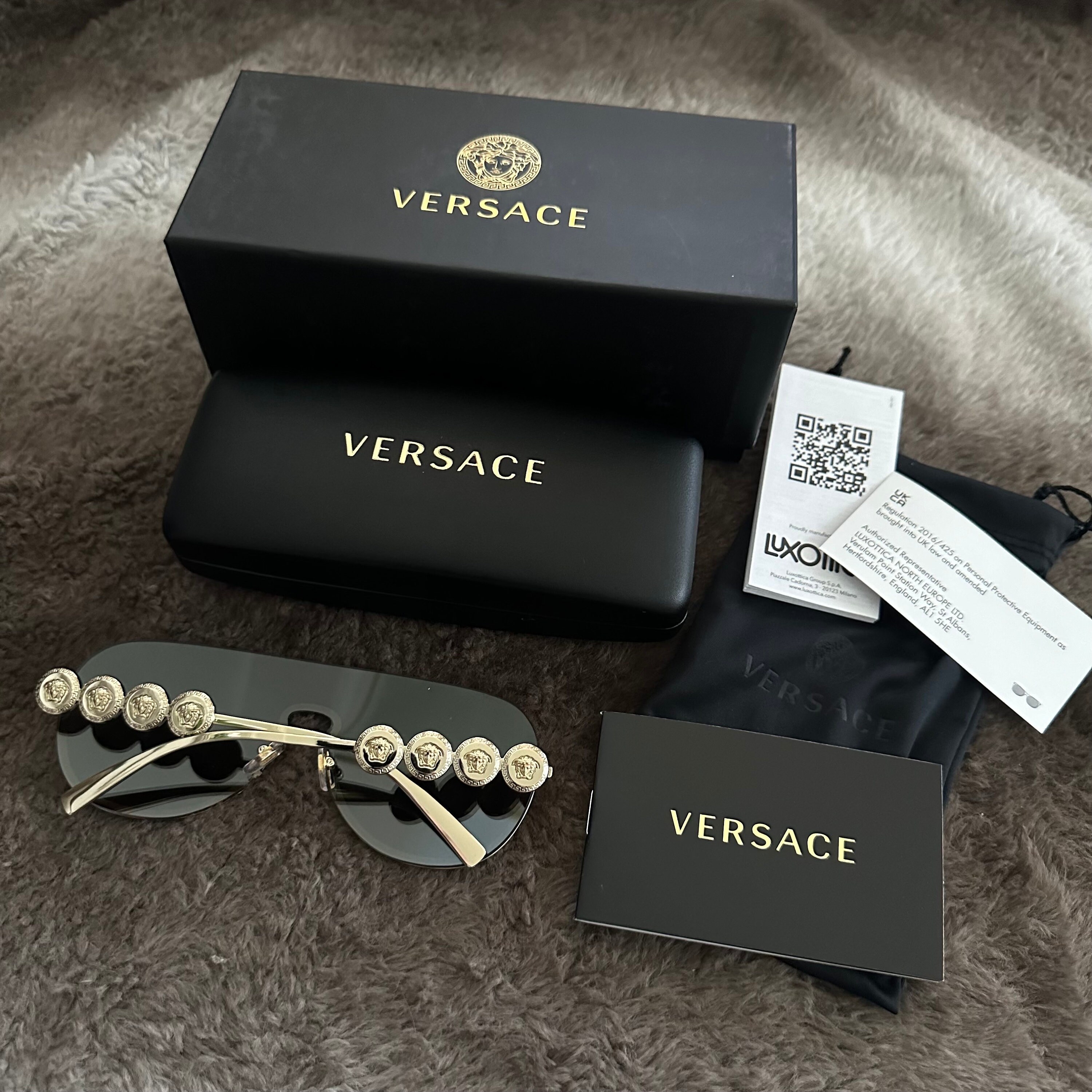Authentic Versace Silver Metallic Medusa Sunglasses 2000s  display picture 3