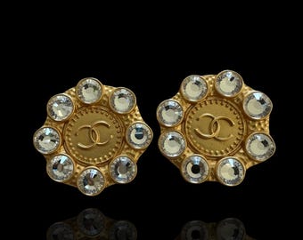 Pendientes de clip gruesos de oro con cristales transparentes, originales de Chanel, de la época vintage, del año 1999.