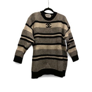 Authentic Coco Chanel vintage 1990s round neck  sweater