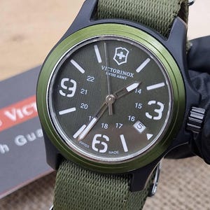 Vintage Victorinox Swiss Army Watch_ Model Original 241514 _Mint condition