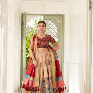 Dola Silk Kalamkari Lehenga Set: Handgefertigtes indisches Hochzeitskleid