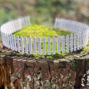 Charming Miniature Wooden Fairy Garden Fence - Enchanting Fairy Garden Decor