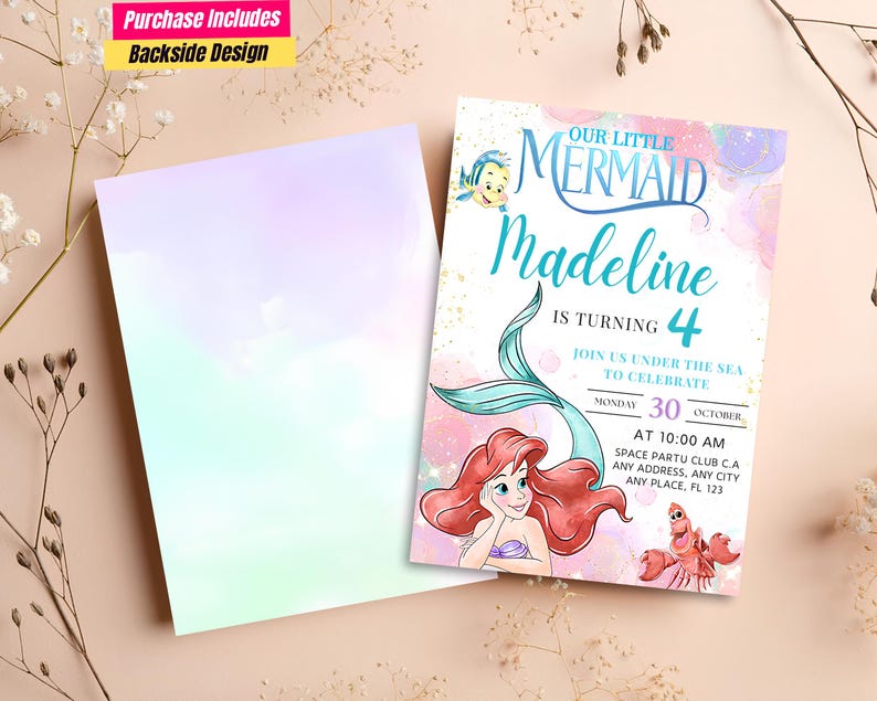 Puede incluir: Una invitaci&oacute;n de cumplea&ntilde;os con el tema de La Sirenita, con el nombre "Madeline" y el n&uacute;mero "4". La invitaci&oacute;n incluye la fecha, la hora y el lugar. El dise&ntilde;o del reverso tambi&eacute;n est&aacute; incluido.