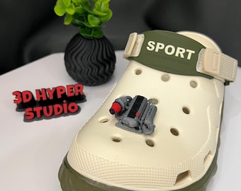 Enfeite de motor em formato de chinelo, design com tema automotivo, pingente em formato de bloco de motor, pingentes divertidos para amantes de carros.