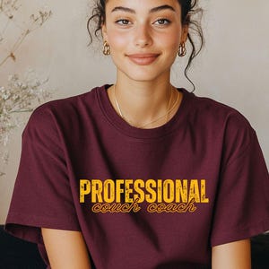 面白いワシントンフットボールシャツ、コマンダーフットボールゲームデーTシャツ、フットボールファンギフト、ワシントンフットボールサンデー観戦シャツ