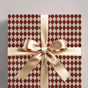 Seasonal vintage xmas wrapping paper roll with retro holiday gift style. Nostalgic Christmas wrap for a classic holiday look, ideal for vintage-themed Christmas gifts and festive holiday gift wrapping.