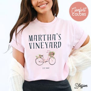 Martha&#39;s Vineyard Comfort Colors Pullover Crewneck, Cape Cod Seaside Town gift, New England Beach Getaway Shirt, Ocean Breeze, East Coast