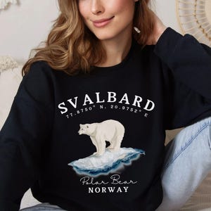 Svalbard Norway Polar Bear Crewneck Sweatshirt, Arctic Wildlife Pullover, Unisex Alaska Sweatshirt, Ice Bear Explorer Gift, Cozy Pullover