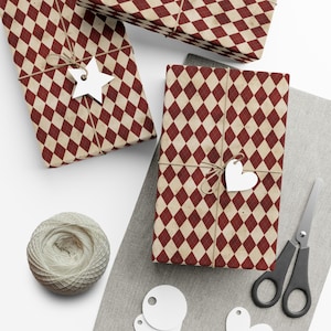 Seasonal vintage xmas wrapping paper roll with retro holiday gift style. Nostalgic Christmas wrap for a classic holiday look, ideal for vintage-themed Christmas gifts and festive holiday gift wrapping.